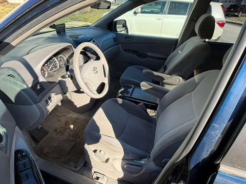 2004 Toyota Sienna LE