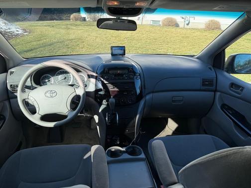 2004 Toyota Sienna LE