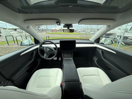 White 2023 Tesla Model Y Performance