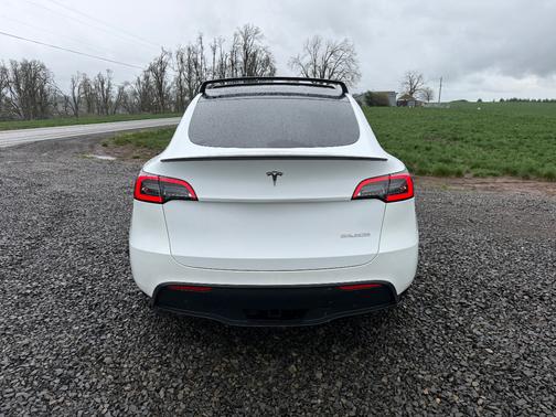 White 2023 Tesla Model Y Performance