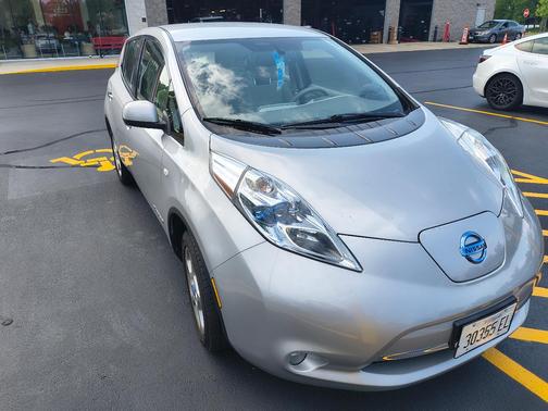 Silver 2012 Nissan Leaf SL
