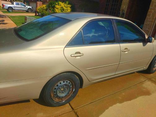 2004 Toyota Camry LE