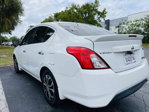2015 Nissan Versa 1.6 SV