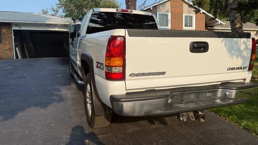 White 2001 Chevrolet Silverado 1500 LS Extended Cab