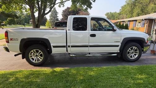 White 2001 Chevrolet Silverado 1500 LS Extended Cab