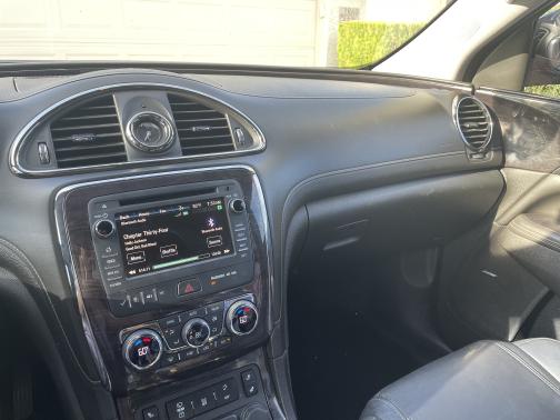 Photo 5 of 9 of 2015 Buick Enclave Leather