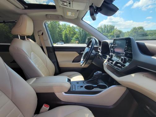 2021 Toyota Highlander Hybrid XLE
