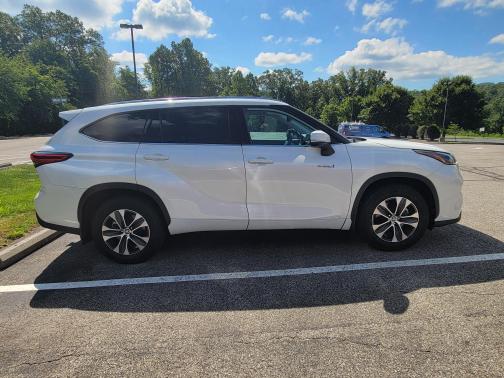 2021 Toyota Highlander Hybrid XLE
