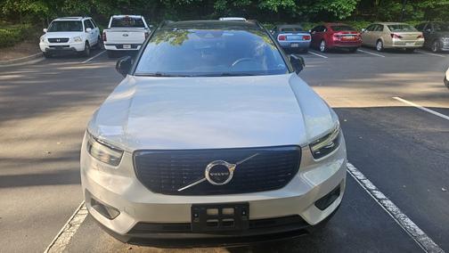 Gray 2022 Volvo XC40 T4 R-Design
