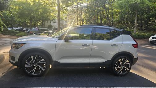 Gray 2022 Volvo XC40 T4 R-Design