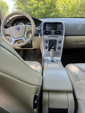 White 2012 Volvo XC60 3.2