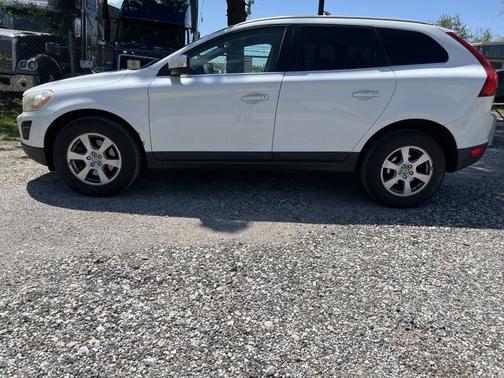 White 2012 Volvo XC60 3.2
