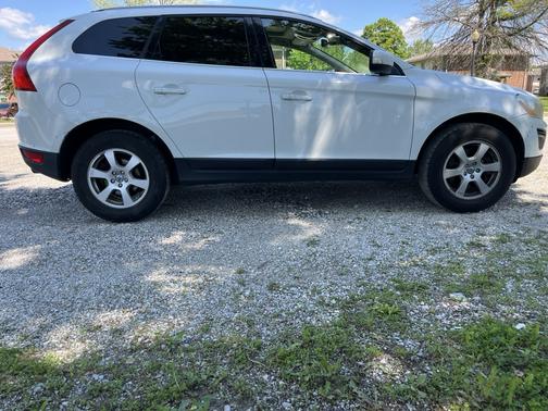 White 2012 Volvo XC60 3.2