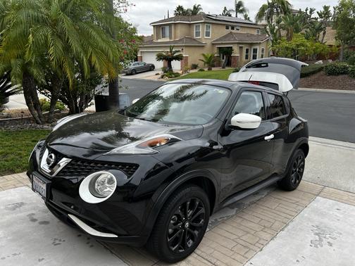 Black 2017 Nissan Juke SV