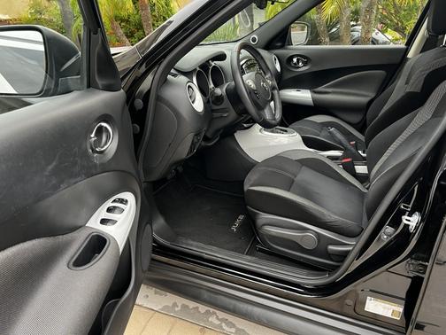 Black 2017 Nissan Juke SV