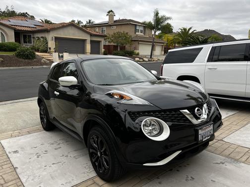 Black 2017 Nissan Juke SV
