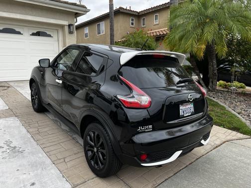 Black 2017 Nissan Juke SV