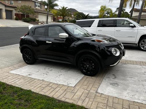 Black 2017 Nissan Juke SV