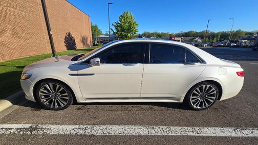 White 2017 Lincoln Continental Reserve
