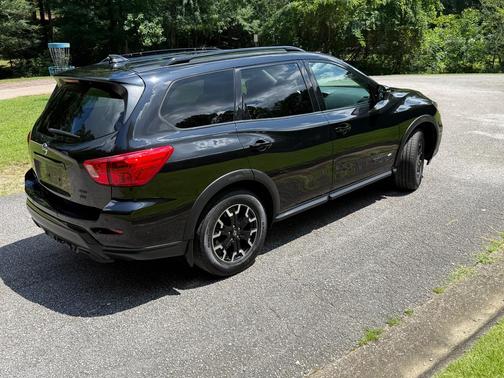 Black 2020 Nissan Pathfinder SV