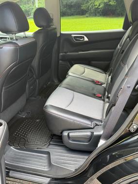 Black 2020 Nissan Pathfinder SV