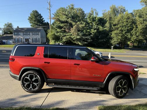 2023 Rivian R1S Adventure Quad-Motor Large Package