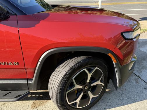 2023 Rivian R1S Adventure Quad-Motor Large Package
