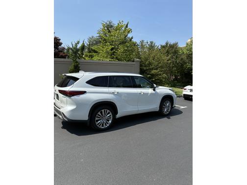 2023 Toyota Highlander Hybrid Platinum