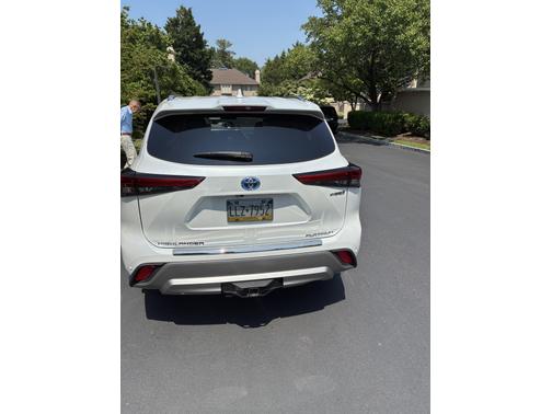 2023 Toyota Highlander Hybrid Platinum