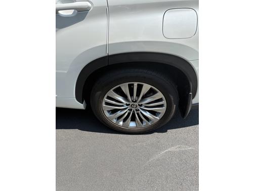 2023 Toyota Highlander Hybrid Platinum
