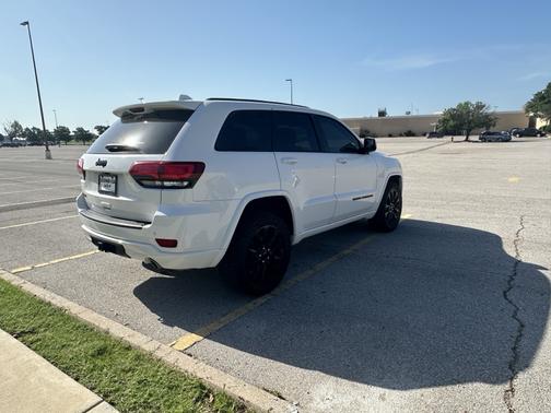 2020 Jeep Grand Cherokee Laredo