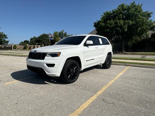 2020 Jeep Grand Cherokee Laredo