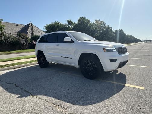 2020 Jeep Grand Cherokee Laredo