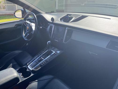 Blue 2017 Porsche Macan Macan