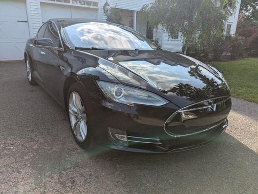 2015 Tesla Model S 90D