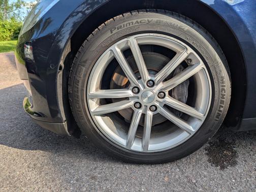 2015 Tesla Model S 90D