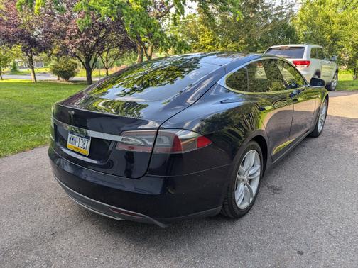 2015 Tesla Model S 90D
