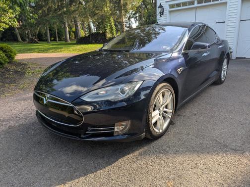 2015 Tesla Model S 90D
