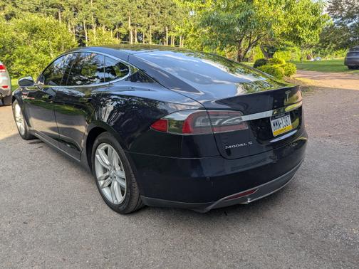 2015 Tesla Model S 90D