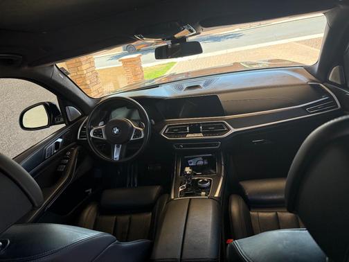 Gray 2021 BMW X7 M50i