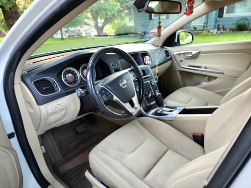 White 2012 Volvo S60 T6