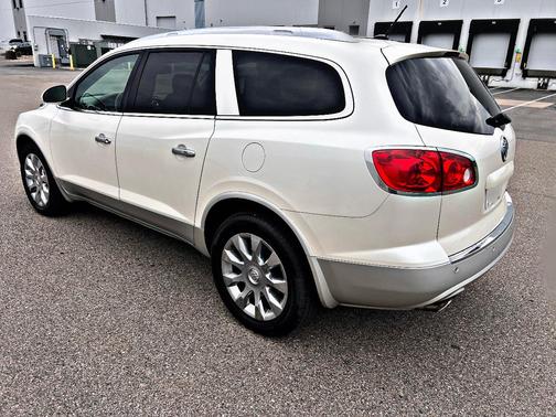 White 2012 Buick Enclave Premium
