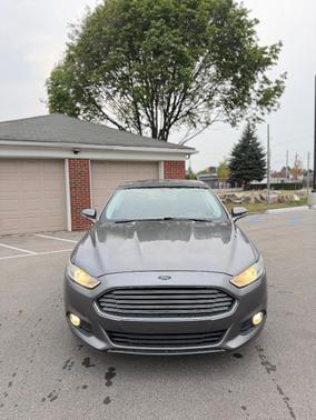 Gray 2014 Ford Fusion SE