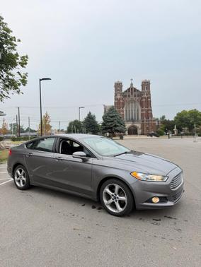 Gray 2014 Ford Fusion SE