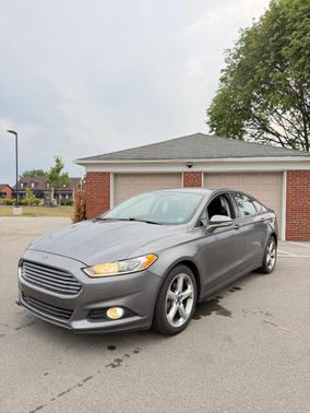 Gray 2014 Ford Fusion SE