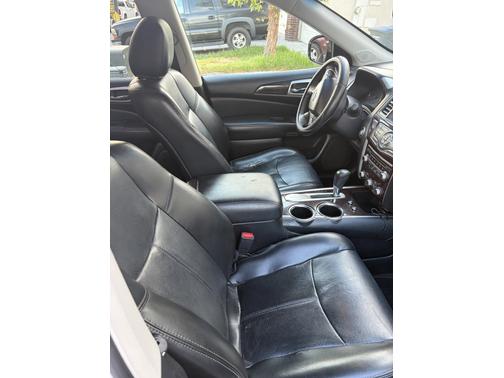 White 2015 Nissan Pathfinder Platinum