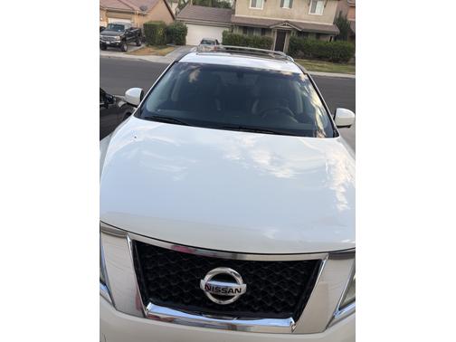 White 2015 Nissan Pathfinder Platinum