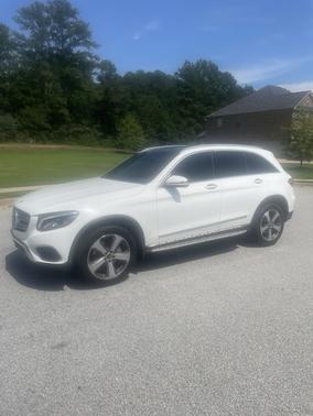 White 2018 Mercedes-Benz GLC 300 4MATIC