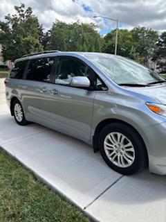 2017 Toyota Sienna XLE Auto Access Seat