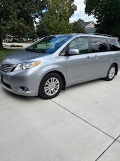2017 Toyota Sienna XLE Auto Access Seat
